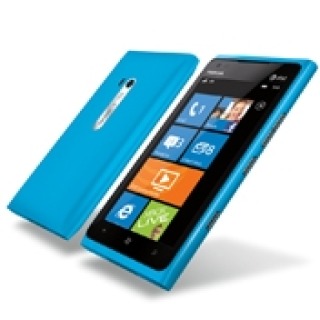 诺基亚以低于 iPhone 4S 的价格出售 Lumia 900，而 AT&T 的售价仅为 99 美元